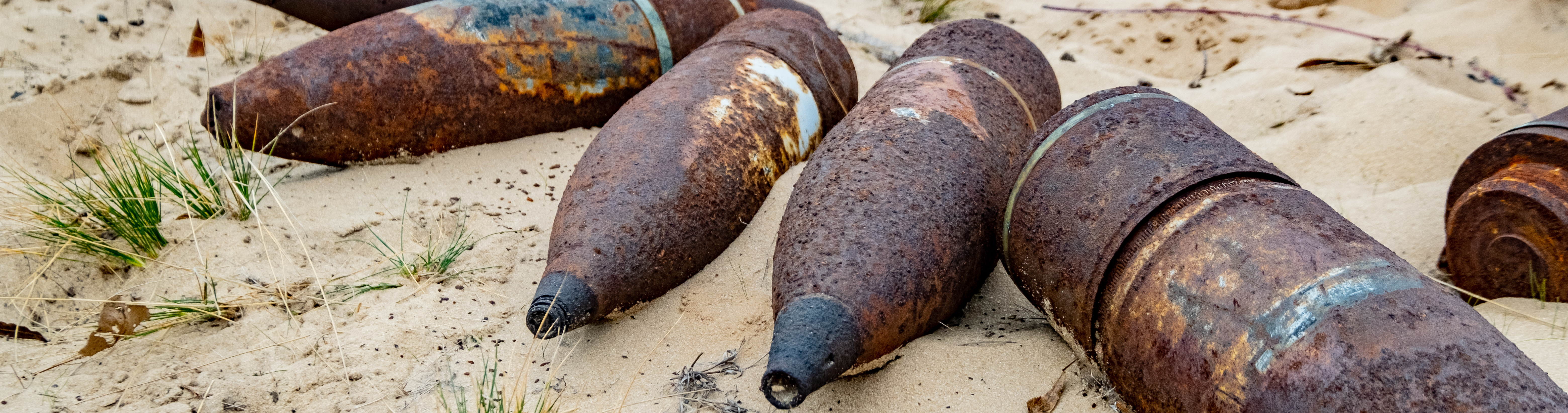 Alte Bomben im Sandbett