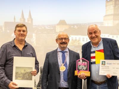 Der Förderverein "Wir für Düffelward" e.V. mit Bürgermeister Gebing bei der Preisverleihung des 5. Heimat-Preises