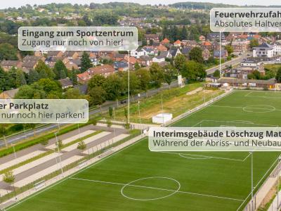 Ein Luftbild des Sportzentrums Oberstadt, beschriftet mit Hinweisen zur neuen Parkplatzsituation