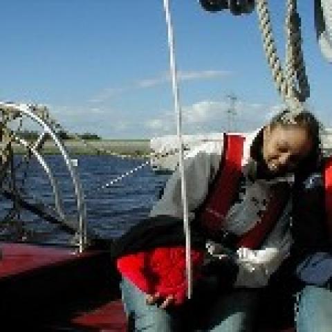 Bootstour, zwei Kinder auf einem Boot 