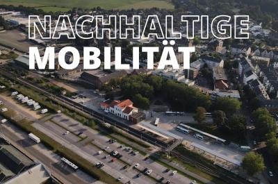 Eine Luftaufnahme des Klever Bahnhofs mit dem Schriftzug "Nachhaltige Mobilität".