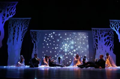 Ein Bühnenbild der Produktion "Hänsel und Gretel" der jungen Blechbläser NRW
