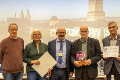 Der Arbeitskreis "Kermisdahl-Wetering" mit Bürgermeister Gebing bei der Preisverleihung des 5. Heimat-Preises